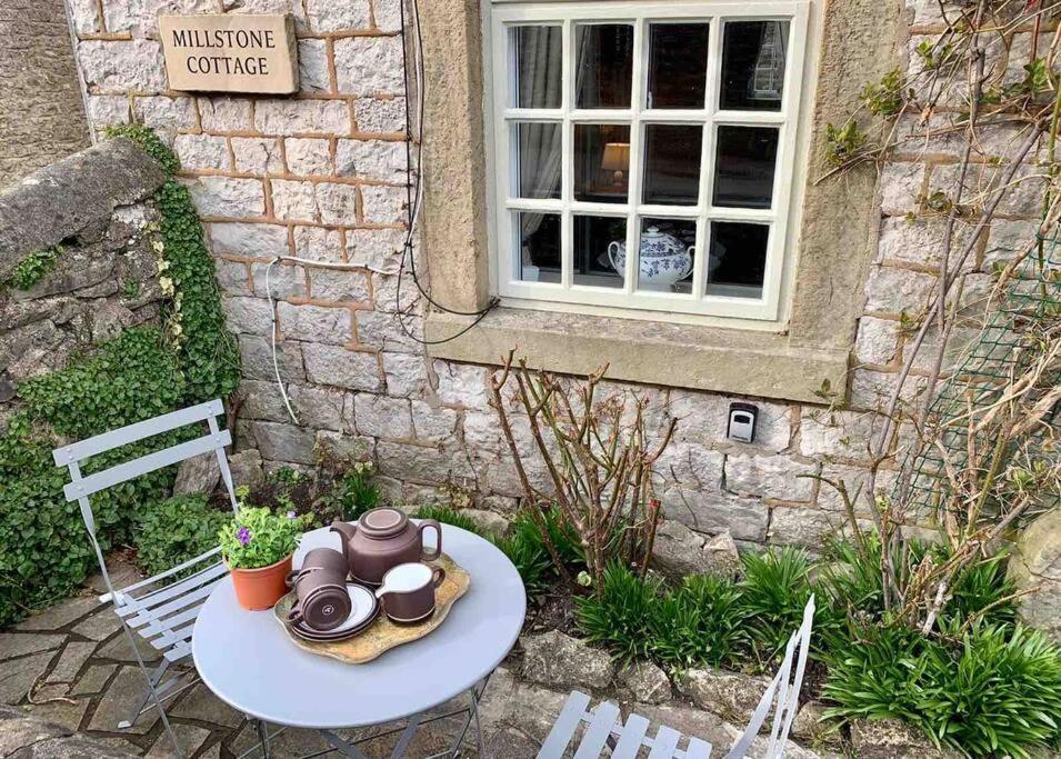 Millstone Cottage - Cosy Peak District Cottage Taddington エクステリア 写真