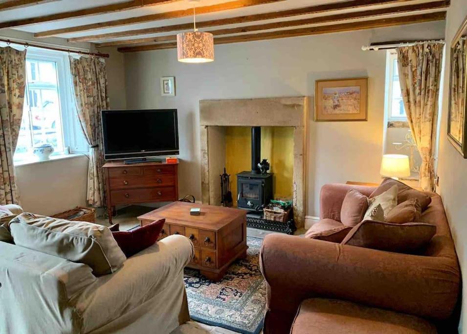 Millstone Cottage - Cosy Peak District Cottage Taddington エクステリア 写真